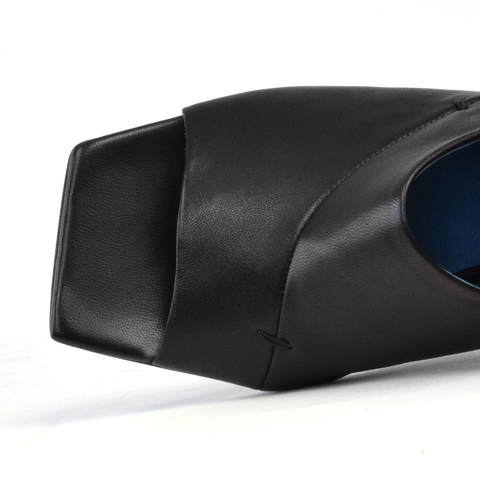 Lynet Slide in Black Parmasoft