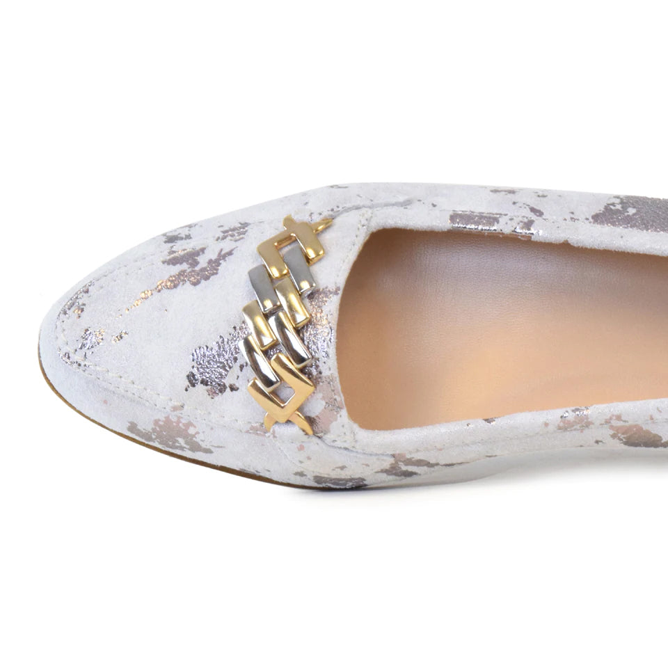 Oste Flat in Rugine Gucine *SALE ITEM* ORIGINAL PRICE: $240
