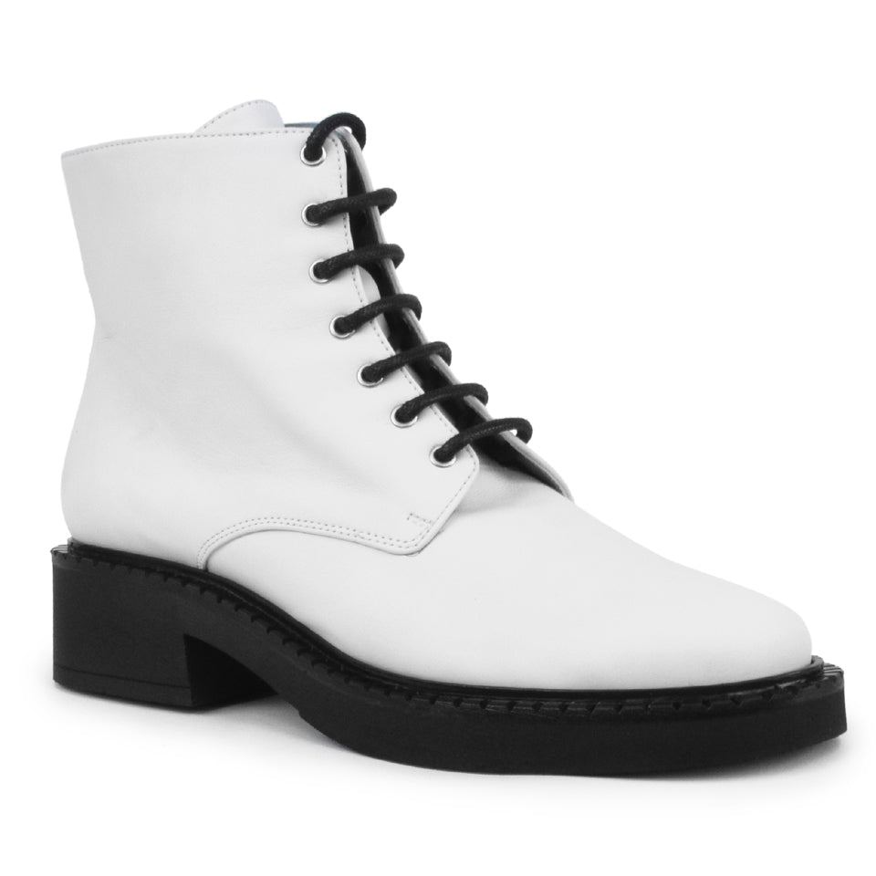 RIVETTO in Bianco Nappa Sweet/Black Glove