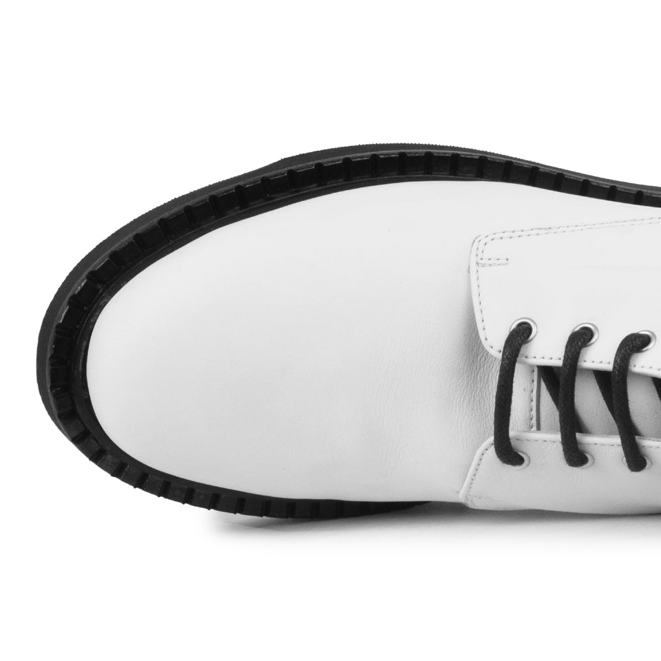 RIVETTO in Bianco Nappa Sweet/Black Glove