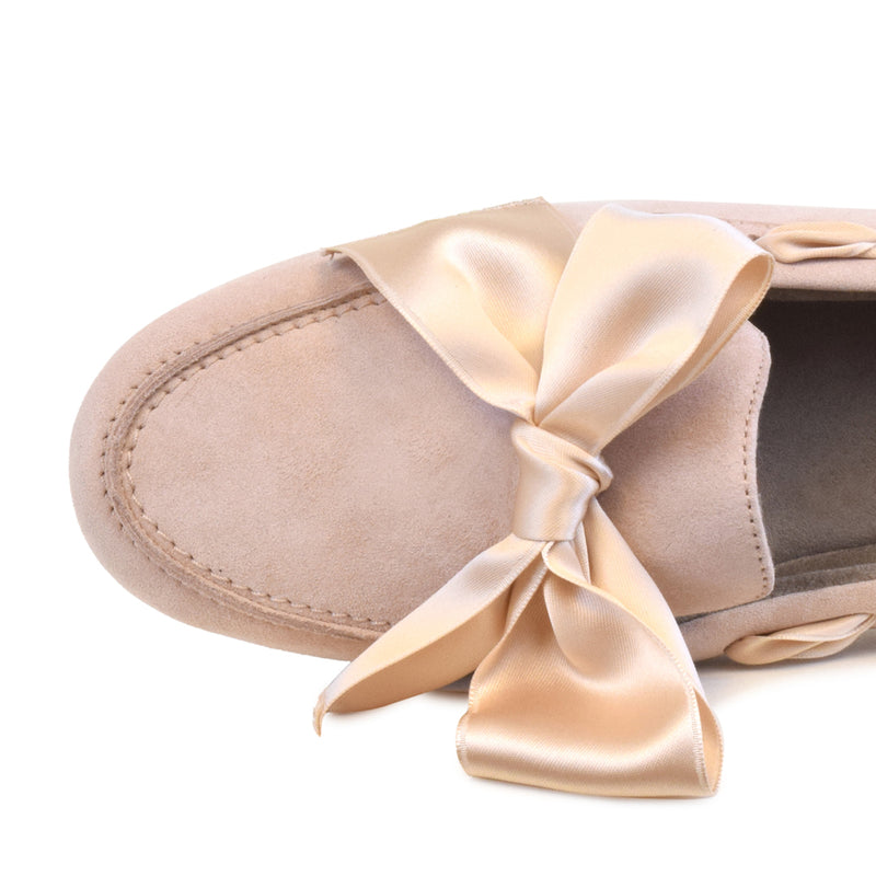 DREAM DRIVER in Nude Cashmere/Matching Bow